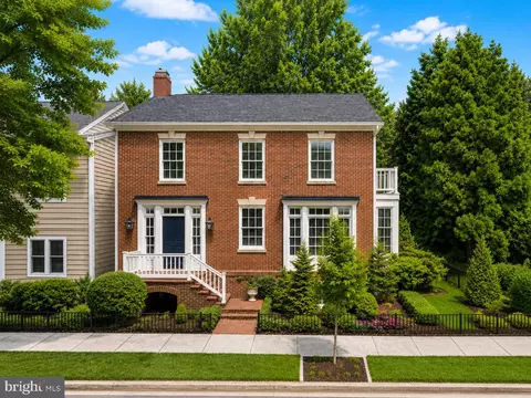 808 Oronoco St, Alexandria, VA 22314