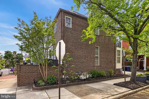 902 Oronoco St, Alexandria, VA 22314