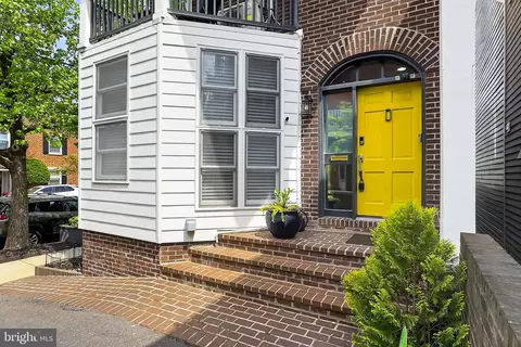902 Oronoco St, Alexandria, VA 22314