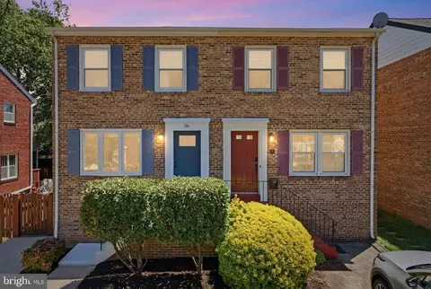 19 E Myrtle St #A, Alexandria, VA 22301
