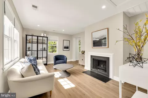 1115 N Pitt St #3A, Alexandria, VA 22314