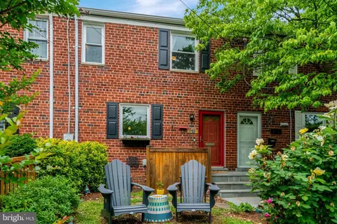 2932 Sycamore St, Alexandria, VA 22305
