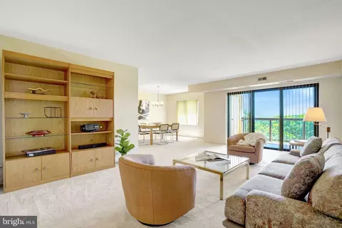 309 Yoakum Pkwy #1105, Alexandria, VA 22304