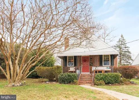 1901 Scroggins Rd, Alexandria, VA 22302