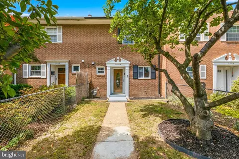 1004 Colonial Ave, Alexandria, VA 22314