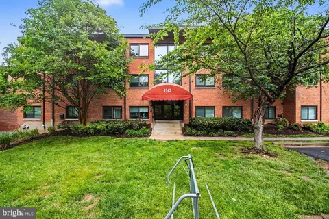 3342 S 28th St #202, Alexandria, VA 22302