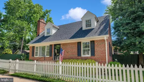 4 E Walnut St, Alexandria, VA 22301