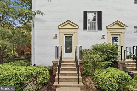 3478 Martha Custis Dr, Alexandria, VA 22302