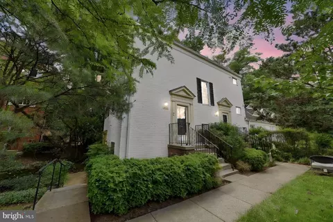 3478 Martha Custis Dr, Alexandria, VA 22302