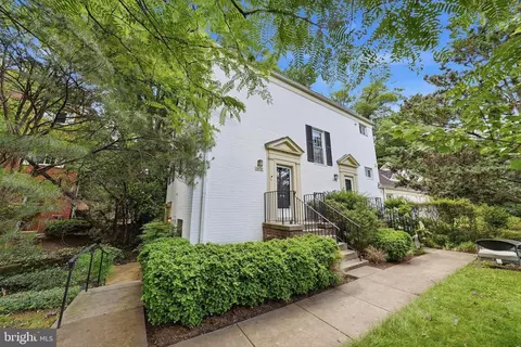 3478 Martha Custis Dr, Alexandria, VA 22302