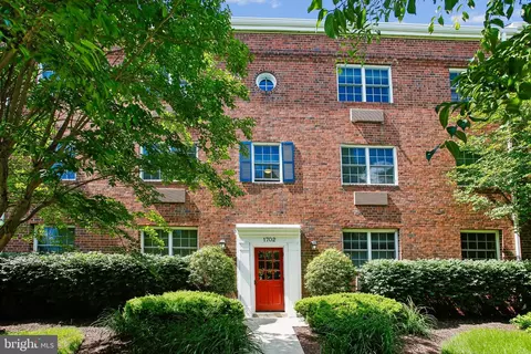 1702 W Abingdon Dr #201, Alexandria, VA 22314
