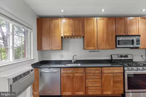 3498 Martha Custis Dr #317, Alexandria, VA 22302