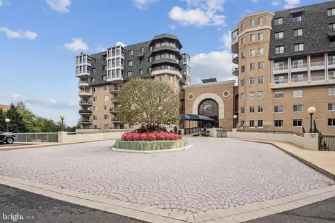 1250 S Washington St S #207, Alexandria, VA 22314