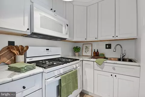 1225 Martha Custis Dr #415, Alexandria, VA 22302