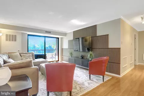 200 N Pickett St N #206, Alexandria, VA 22304