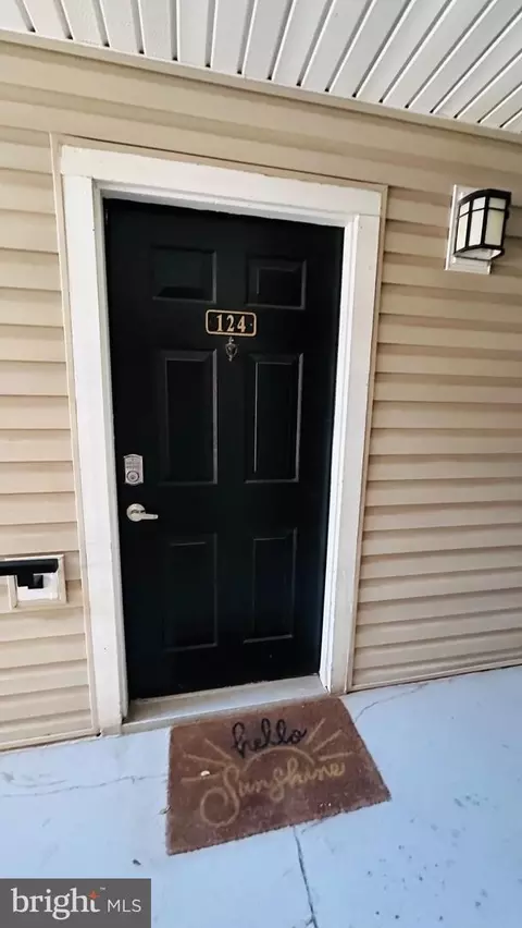 3308 Wyndham Cir #124, Alexandria, VA 22302