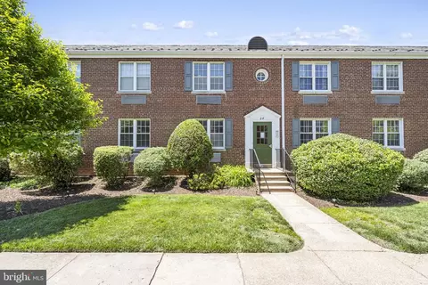 24 Auburn Ct #A, Alexandria, VA 22305
