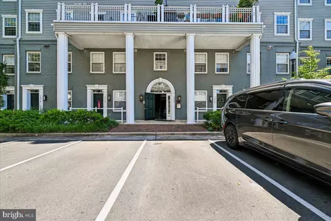 1404 Roundhouse Ln #311, Alexandria, VA 22314