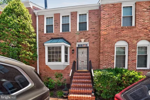 109 Roberts Ct, Alexandria, VA 22314