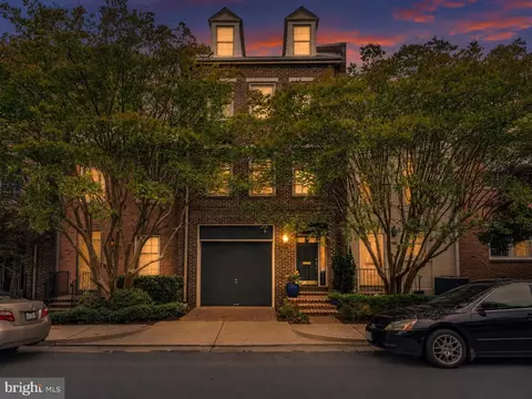 1118 N Pitt St N, Alexandria, VA 22314