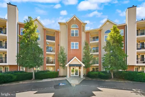 3313 Wyndham Cir #3209, Alexandria, VA 22302