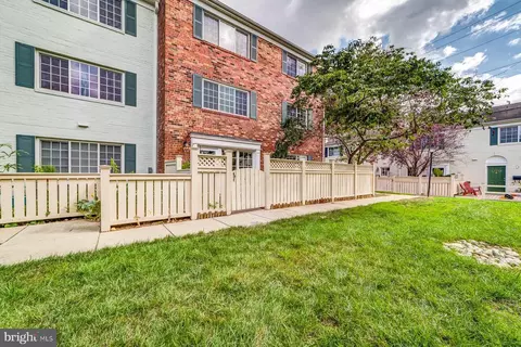 1461 Van Dorn St N #A, Alexandria, VA 22304