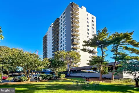 801 N Pitt St N #910, Alexandria, VA 22314