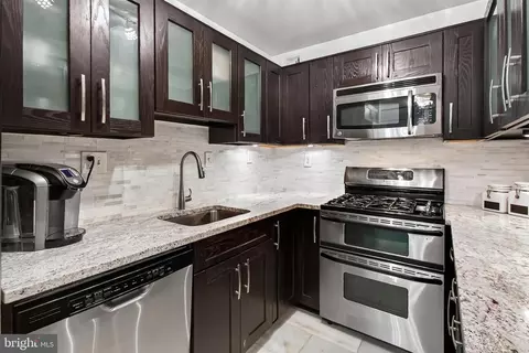 801 N Pitt St N #910, Alexandria, VA 22314