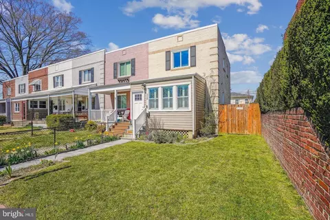112 Lynhaven Dr, Alexandria, VA 22305