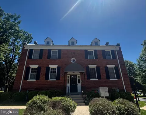 612 Bashford Ln #1222, Alexandria, VA 22314