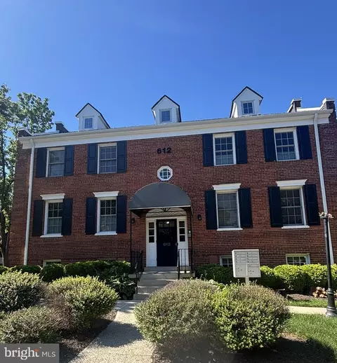 612 Bashford Ln #1222, Alexandria, VA 22314