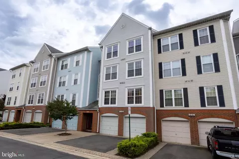 279 S Pickett St #301, Alexandria, VA 22304