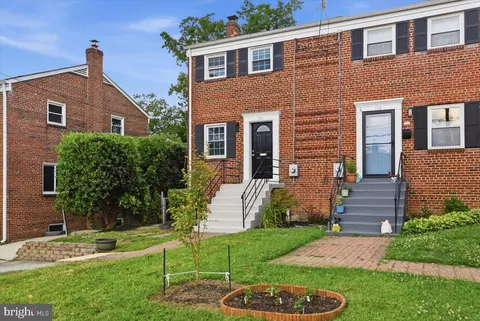 115 S Iris St, Alexandria, VA 22304