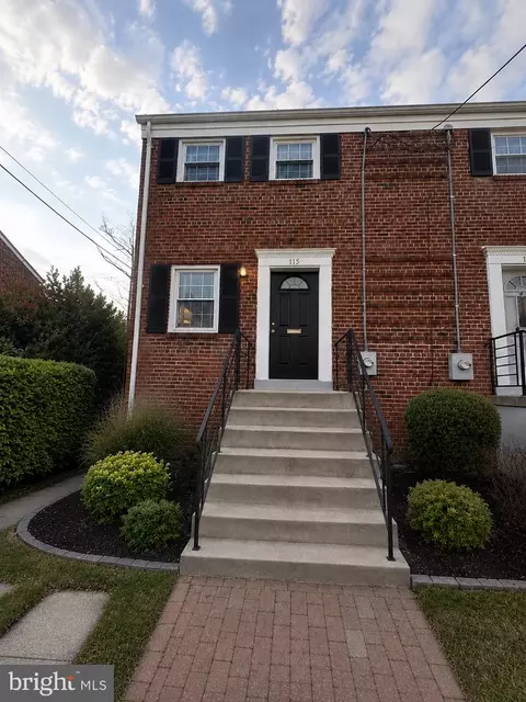 115 S Iris St, Alexandria, VA 22304