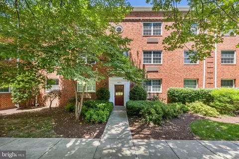 1630 W Abingdon Dr #302, Alexandria, VA 22314