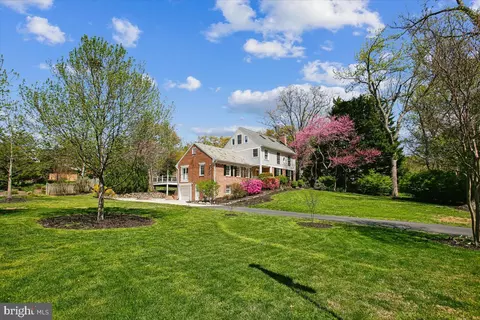 1305 Key Dr, Alexandria, VA 22302