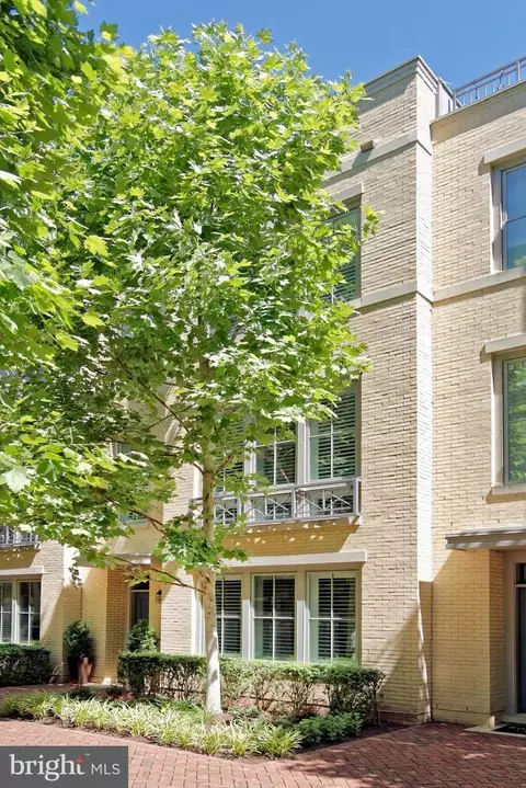 13 Bakers Walk, Alexandria, VA 22314