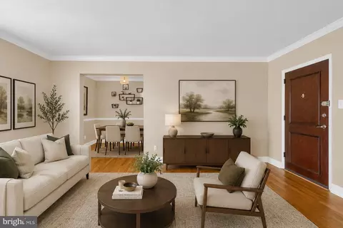 922 S Washington St #312, Alexandria, VA 22314