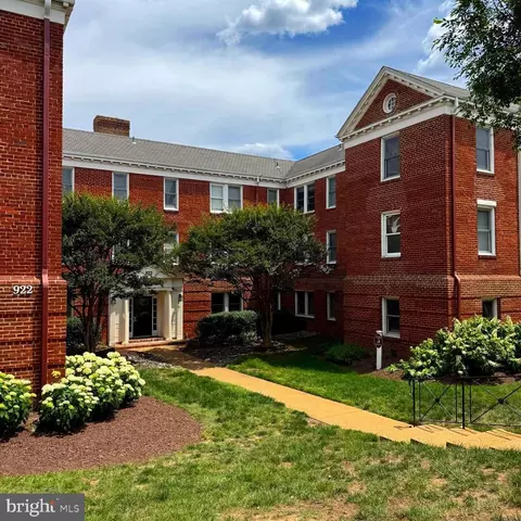 922 S Washington St #312, Alexandria, VA 22314