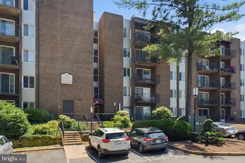 60 S Van Dorn St #415, Alexandria, VA 22304