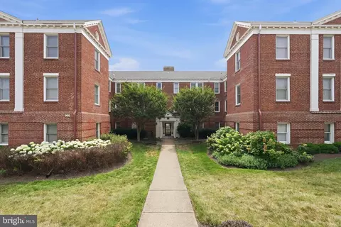 906 S Washington St S #307, Alexandria, VA 22314