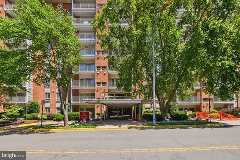 5250 Valley Forge Dr #704, Alexandria, VA 22304