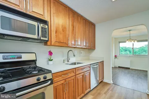 1225 Martha Custis Dr #810, Alexandria, VA 22302