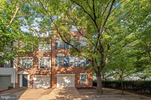 101 Martin Ln, Alexandria, VA 22304