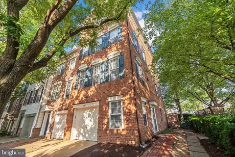 101 Martin Ln, Alexandria, VA 22304