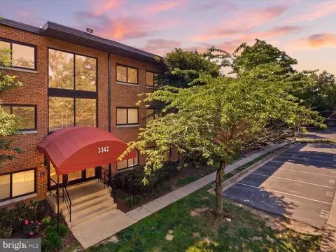 3342 S 28th St #202, Alexandria, VA 22302