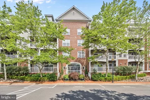 5112 Donovan Dr #107, Alexandria, VA 22304