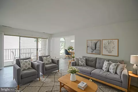 6 Canterbury Sq #301, Alexandria, VA 22304