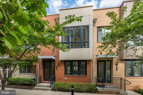 130 Cambria Walk, Alexandria, VA 22304