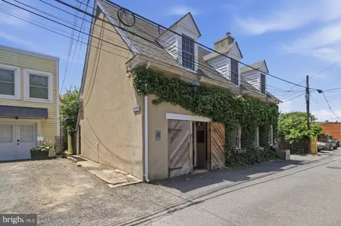 10 Irving Ct, Alexandria, VA 22314